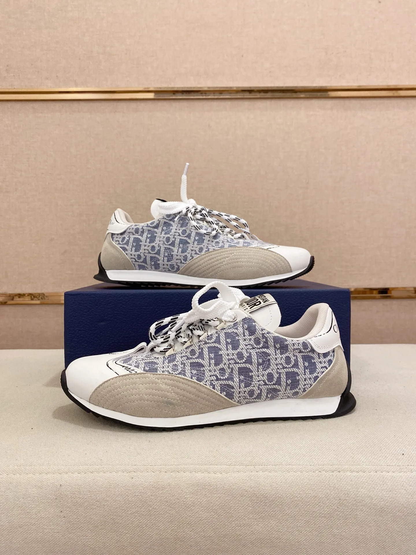 Men's shoes💰: 500💰Couple style💏 [Dior·Dior] New casual sports style men's shoes, new spring and summer design, perfect workmanship, lace-up lazy style to create wardrobe quality, upper: imported first-layer cowhide, mesh breathable lining soft and comfortable, ultra-light TPU wear-resistant outsole, simple, versatile fashion men's shoes, excellent color code number 35--44. (45,46 customized items are not returnable or exchangeable)